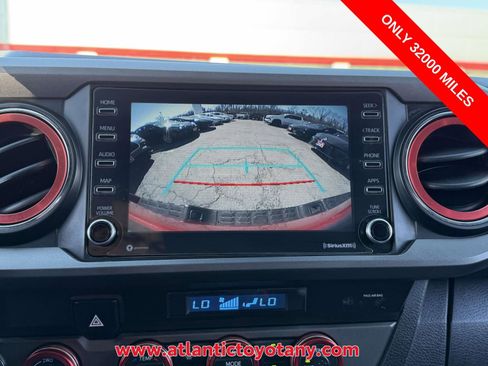 Used 2022 Toyota Tacoma TRD Sport w/ Technology Package image 9