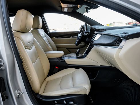 Used 2018 Cadillac XT5 Sport Utility 4D image 34