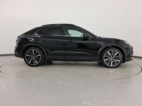 New 2025 Porsche Macan Electric image 8