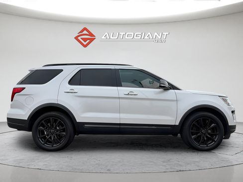 Used 2019 Ford Explorer XLT w/ Equipment Group 202A AWD/4WD image 13