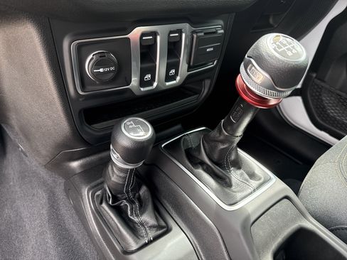 Used 2025 Jeep Wrangler Sport S image 25