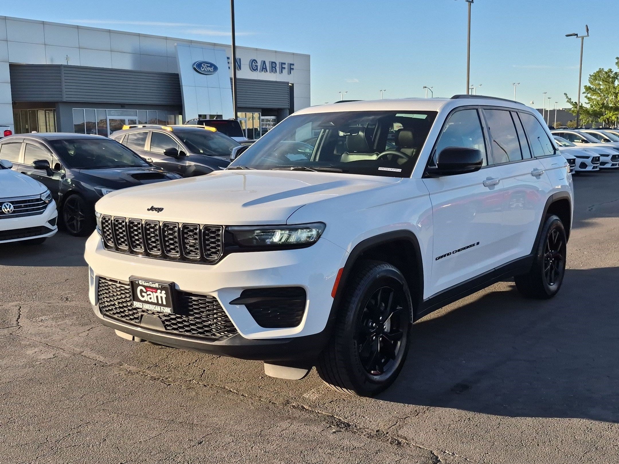 Used 2025 Jeep Grand Cherokee Altitude AWD/4WD image 11