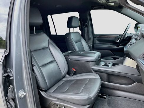 Used 2021 Chevrolet Suburban LT w/ Luxury Package RWD image 35