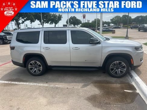 Used 2024 Jeep Wagoneer 4WD w/ Premium Group I image 4