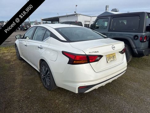 Used 2024 Nissan Altima 2.5 SV image 3