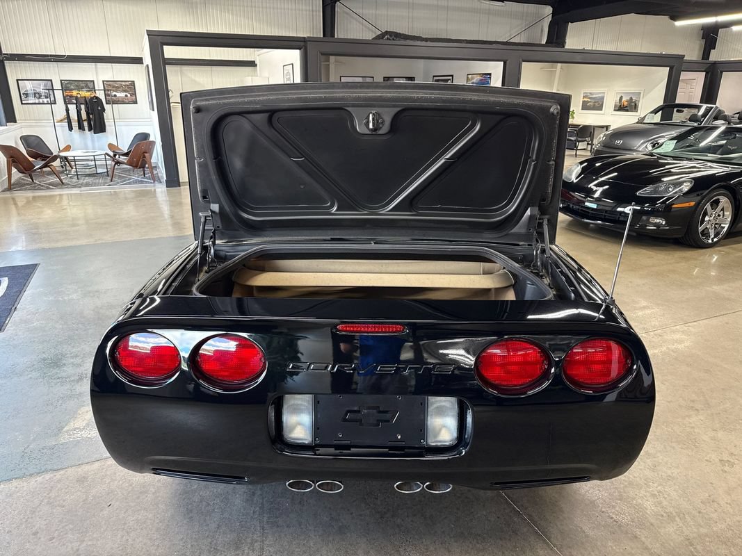 Used 2002 Chevrolet Corvette Convertible w/ Preferred Equipment Group2 RWD image 50
