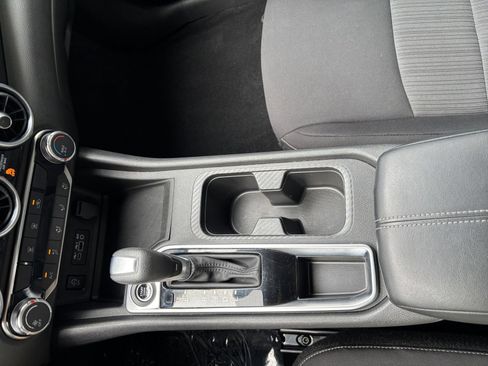 Used 2025 Nissan Sentra SV FWD image 39