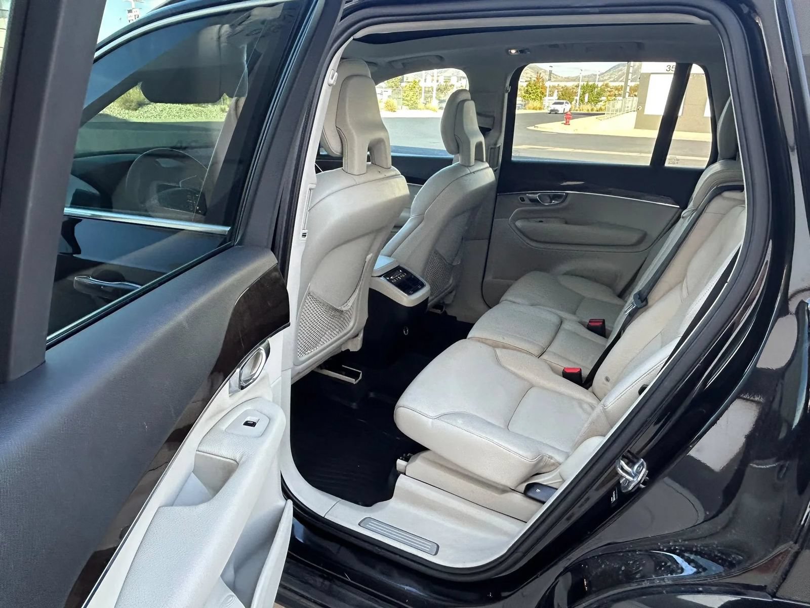 Used 2016 Volvo XC90 T6 Momentum w/ Momentum Plus Package AWD/4WD image 10
