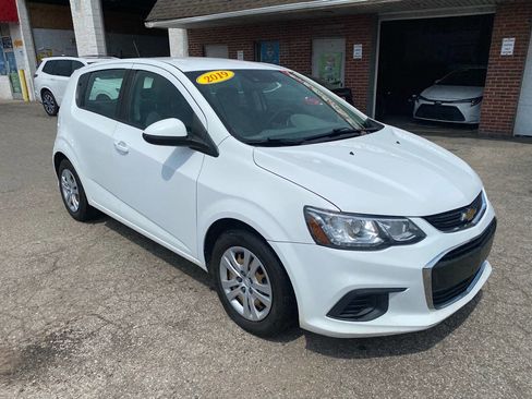 Used 2019 Chevrolet Sonic LT image 2