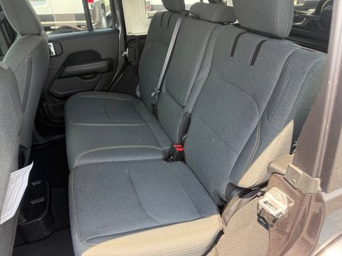 Used 2025 Jeep Wrangler Unlimited Sahara AWD/4WD image 39