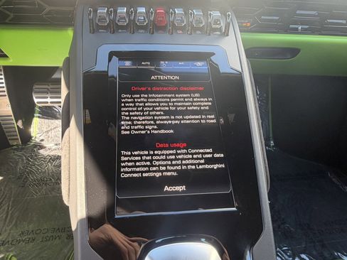 Used 2021 Lamborghini Huracan EVO image 16