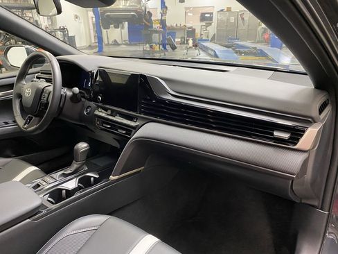 Used 2025 Toyota Camry SE image 17