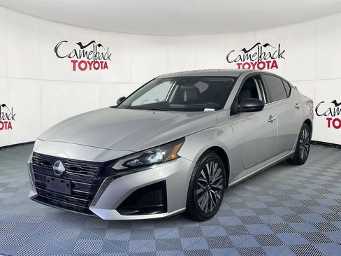 Used 2024 Nissan Altima 2.5 SV image 4