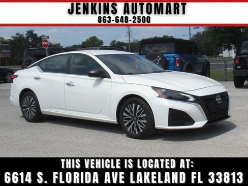 Used 2025 Nissan Altima 2.5 SV image 1