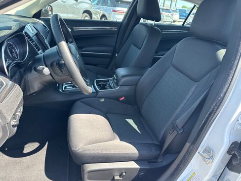 Used 2022 Chrysler 300 Touring w/ Sport Appearance Package RWD image 9