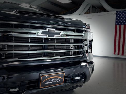 Used 2024 Chevrolet Silverado 2500 High Country w/ High Country Premium Package AWD/4WD image 11