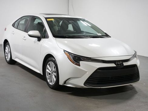 Used 2023 Toyota Corolla LE w/ LE Premium Package image 3