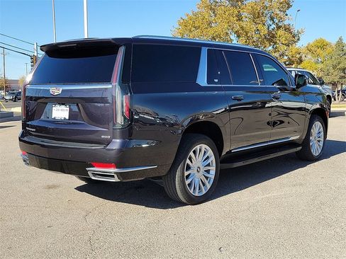 Used 2022 Cadillac Escalade ESV Luxury image 11