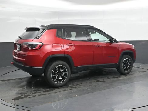Used 2025 Jeep Compass Trailhawk AWD/4WD image 3