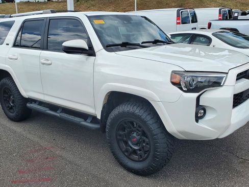Used 2022 Toyota 4Runner SR5 RWD image 2