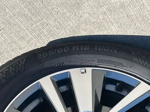 Used 2025 Nissan Pathfinder SL image 8