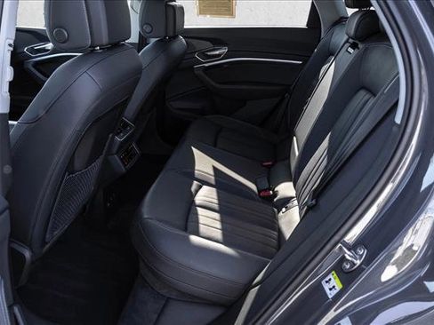 Used 2024 Audi Q8 e-tron Premium Plus w/ Premium Plus Package image 23