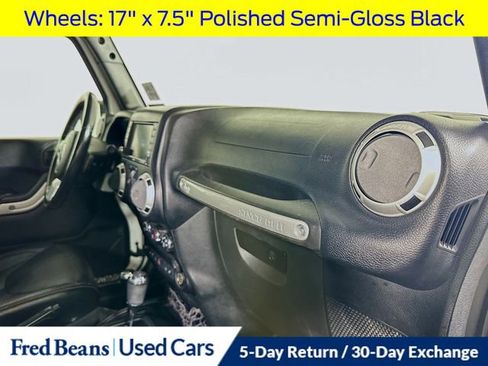 Used 2016 Jeep Wrangler Unlimited Rubicon image 30