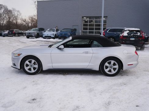 Used 2016 Ford Mustang Convertible image 4