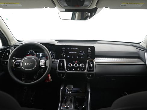 Used 2022 Kia Sorento LX image 13