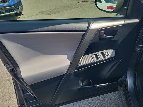 Used 2014 Toyota RAV4 LE image 14
