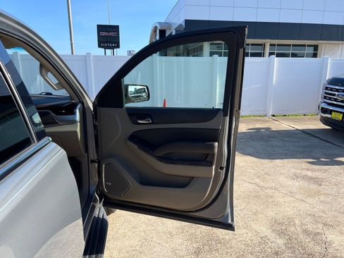 Used 2019 Chevrolet Suburban LT w/ Max Trailering Package RWD image 10