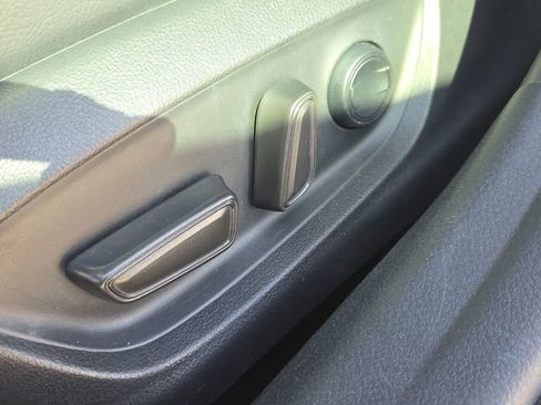 Used 2020 Toyota Camry SE image 16