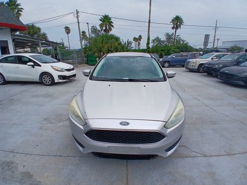 Used 2016 Ford Focus SE FWD image 1
