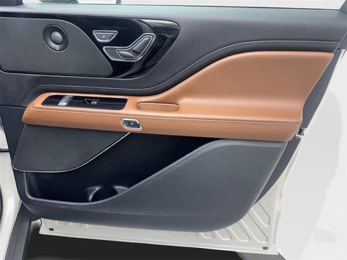 Used 2022 Lincoln Aviator Reserve w/ Equipment Group 201A image 50