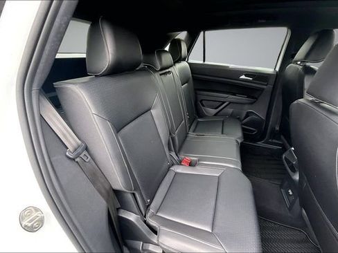 Used 2020 Volkswagen Atlas Cross Sport SE w/ Panoramic Sunroof Package image 25