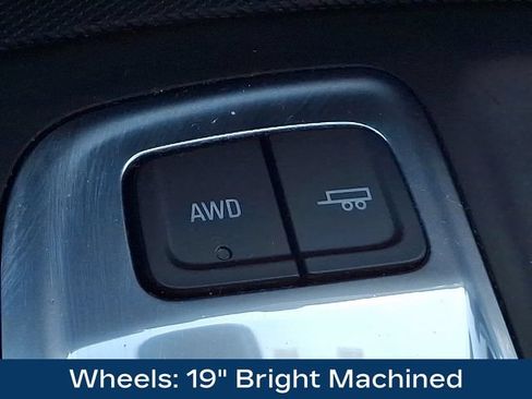 Used 2020 Chevrolet Equinox Premier AWD/4WD image 16