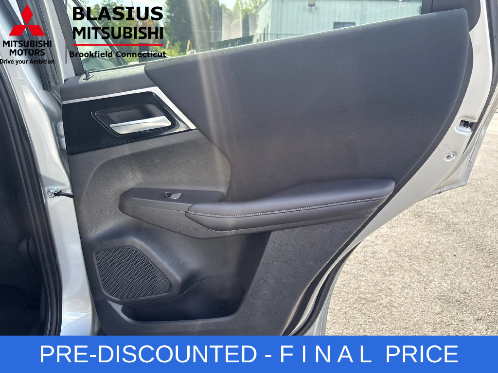 Used 2025 Mitsubishi Outlander ES AWD/4WD image 32