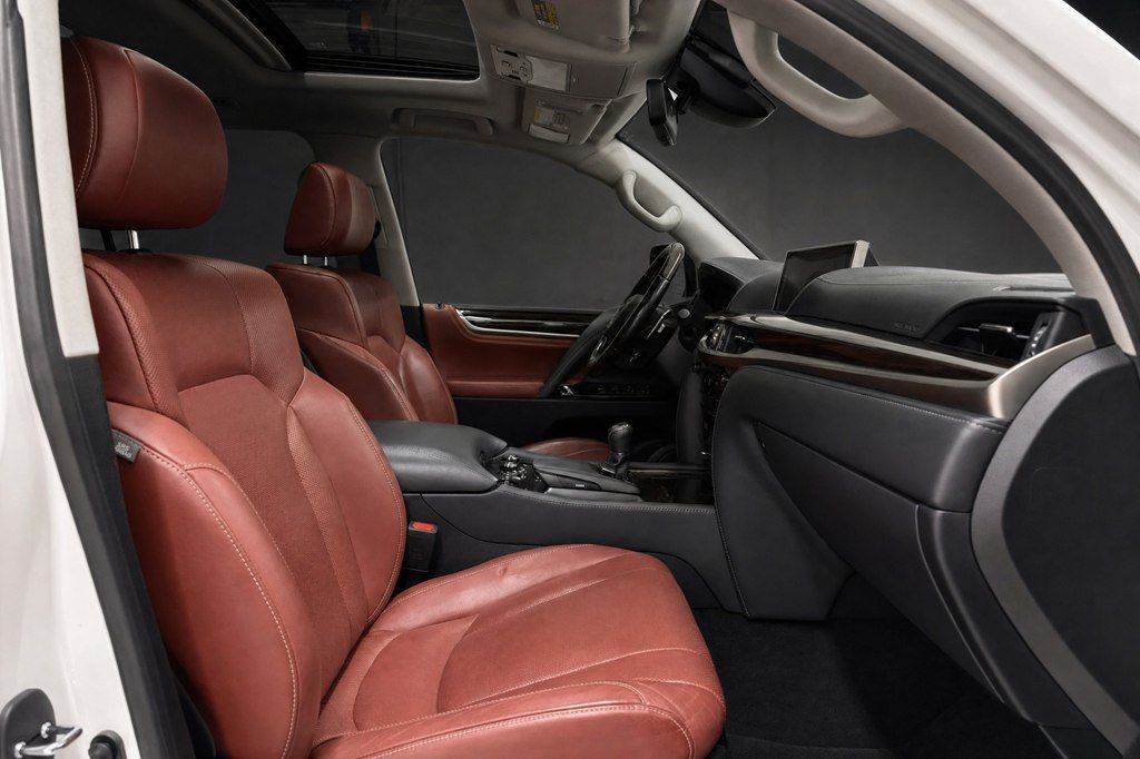 Used 2020 Lexus LX 570 4WD w/ Luxury Package image 30