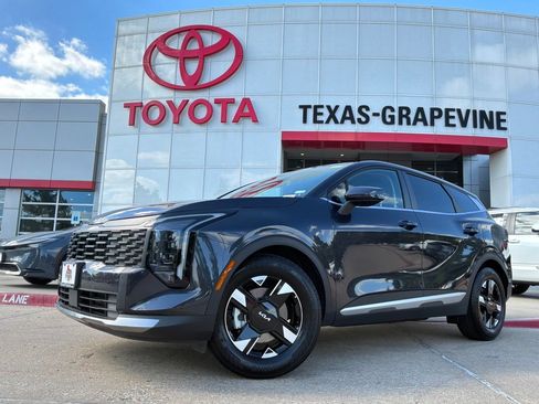 Used 2026 Kia Sportage LX FWD image 2
