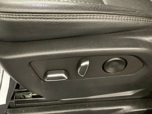 Used 2022 GMC Yukon XL Denali image 11