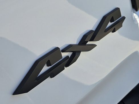 New 2026 RAM 1500 4x4 Crew Cab image 16