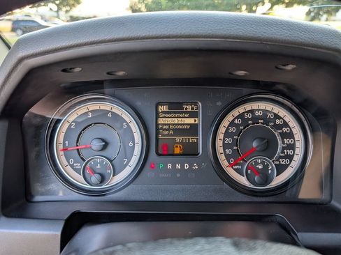 Used 2017 RAM 3500 Tradesman w/ Chrome Appearance Group AWD/4WD image 11