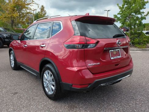 Used 2017 Nissan Rogue SV w/ SV Premium Package FWD image 4