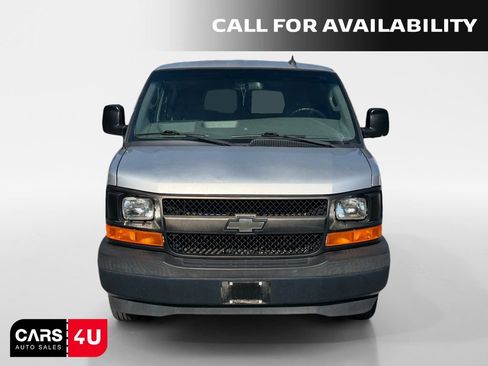 Used 2017 Chevrolet Express 3500 LS RWD image 2