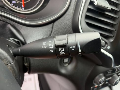 Used 2019 Jeep Cherokee Latitude Plus AWD/4WD image 35