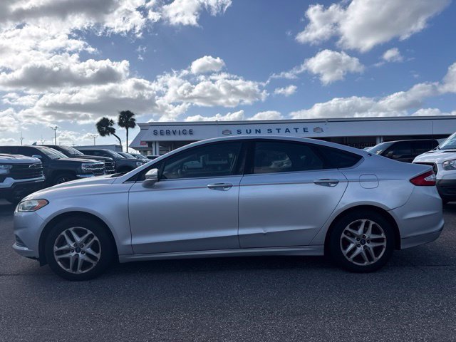 Used 2013 Ford Fusion SE FWD image 2