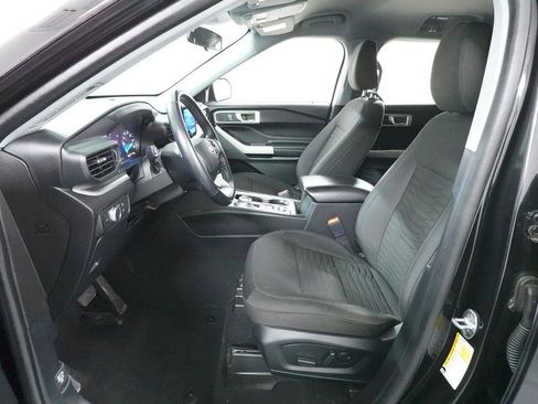 Used 2021 Ford Explorer XLT AWD/4WD image 19