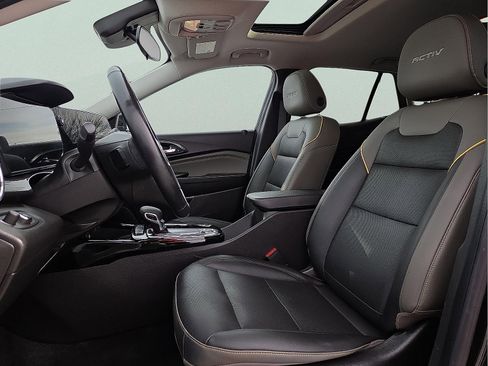 Used 2024 Chevrolet Trax ACTIV w/ Sunroof Package image 14