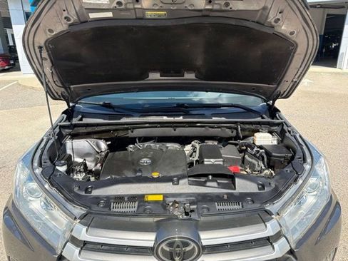 Used 2017 Toyota Highlander XLE AWD/4WD image 8
