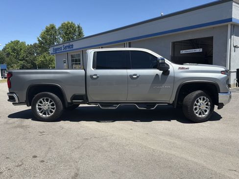 Used 2025 Chevrolet Silverado 2500 LTZ w/ LTZ Premium Package AWD/4WD image 13